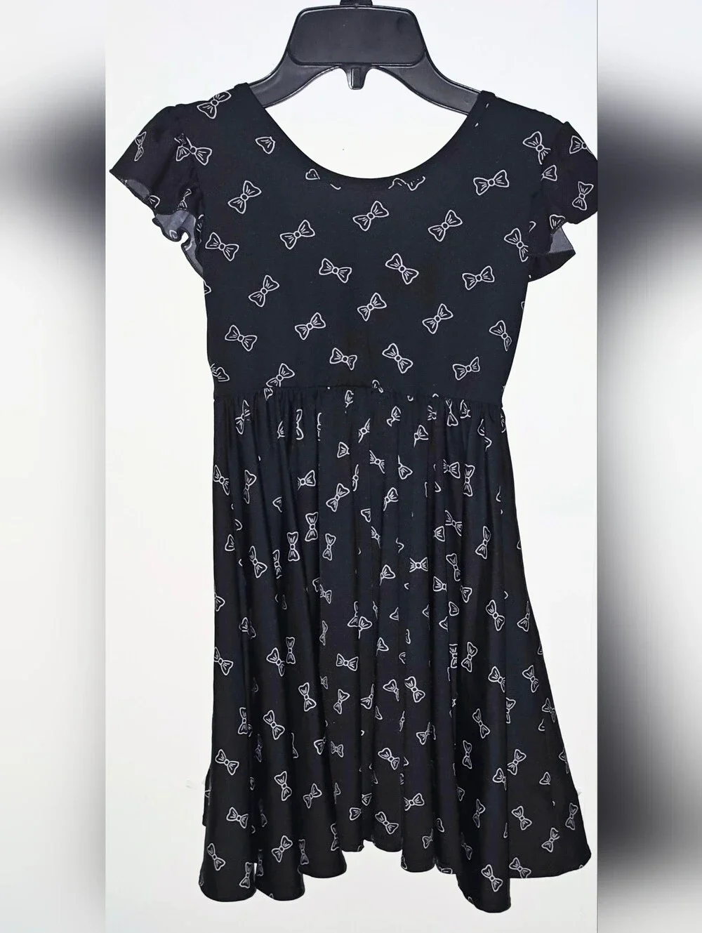 Dot Dot Smile Black With White  Bow-Print Ruffle Sleeved Dress